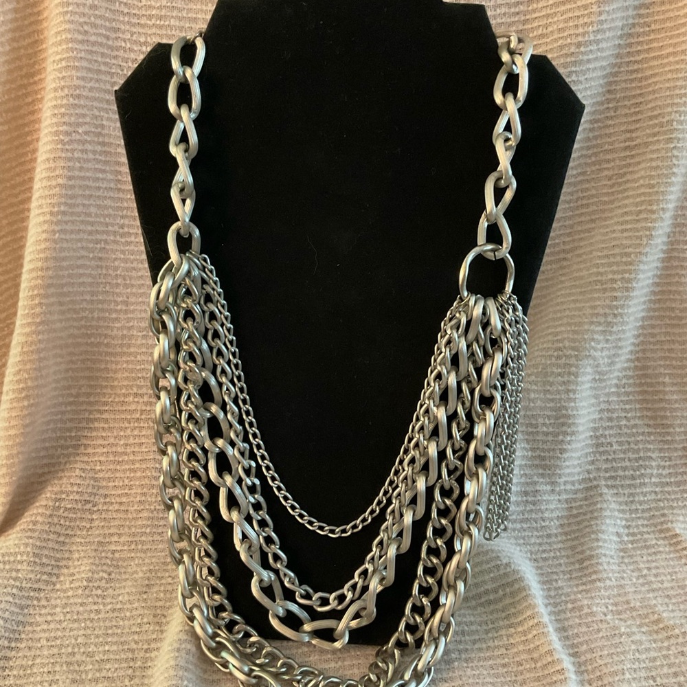 Multi stranded necklaces - Picture 2 of 8